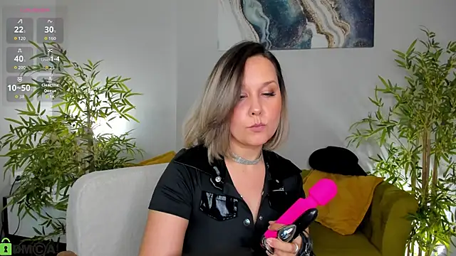Nikki Mi1k online show from 05/12/26, 09:28