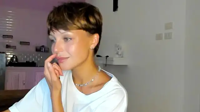 Snapshot of DollieRush chatting on 06/19/26, 03:05 DollieRush online show from 06/19/26, 03:05