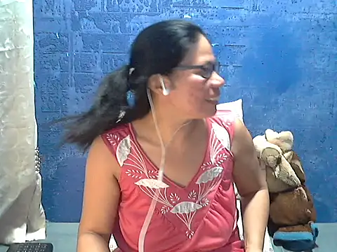 hotchilimom online show from 05/16/26, 09:06