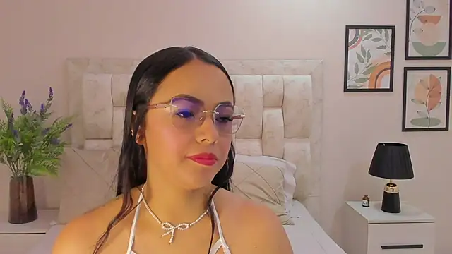 Milaa Santana online show from 05/11/26, 03:18