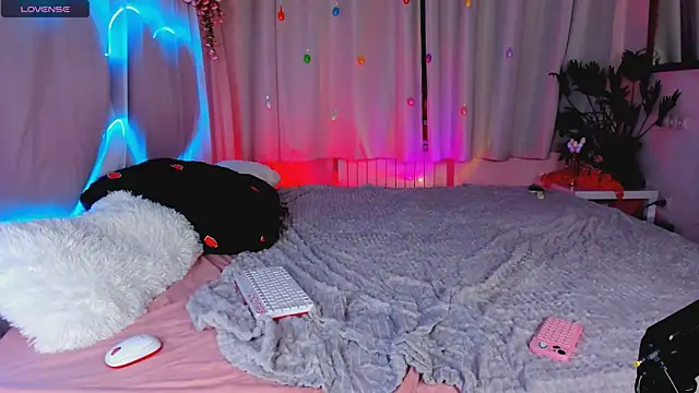 Snapshot of MaddyFever chatting on 05/11/26, 05:43 MaddyFever online show from 05/11/26, 05:43