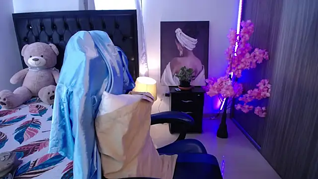 Snapshot of MarQueen1_ chatting on 05/10/26, 12:43 MarQueen1 online show from 05/10/26, 12:43