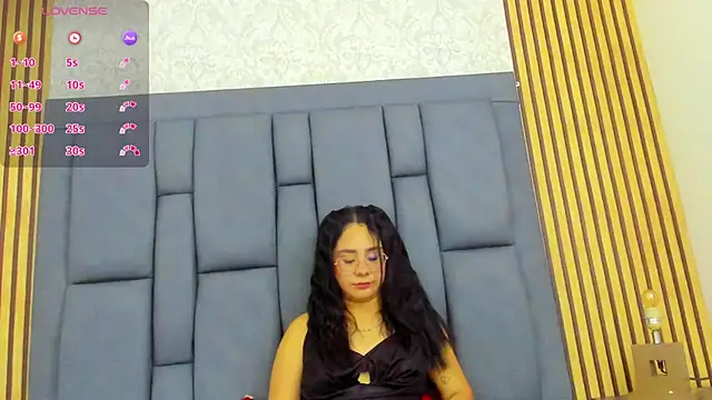 Snapshot of anne_adeline chatting on 05/05/26, 11:18 anne adeline online show from 05/05/26, 11:18