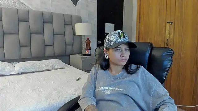 Snapshot of MaxiGarcia_ chatting on 06/23/26, 11:47 MaxiGarcia online show from 06/23/26, 11:47