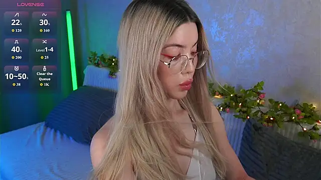 LindaThackerr online show from 06/14/26, 04:14