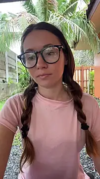 Mini girl do it better online show from 05/18/26, 01:24
