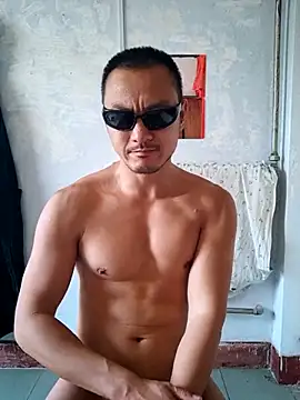 Snapshot of muscleboy63 chatting on 05/12/26, 11:35 muscleboy63 online show from 05/12/26, 11:35