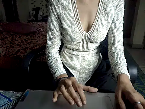 Snapshot of Sexyrossy7 chatting on 05/15/26, 06:37 Sexyrossy7 online show from 05/15/26, 06:37