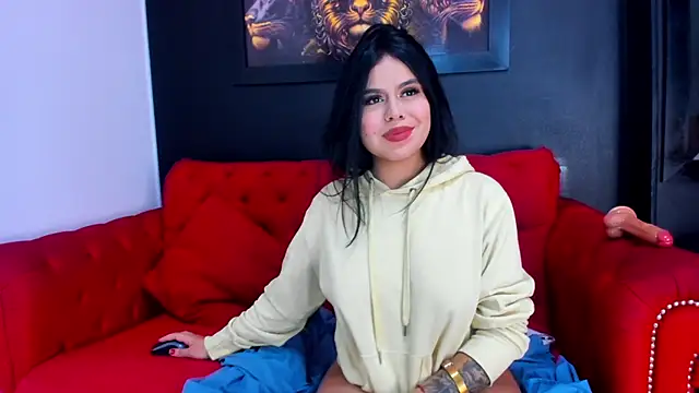 Snapshot of Mila_Shade chatting on 05/13/26, 12:57 Mila Shade online show from 05/13/26, 12:57