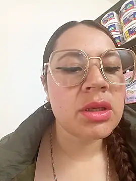 Snapshot of VANESSA__28 chatting on 05/12/26, 12:24 VANESSA 28 online show from 05/12/26, 12:24