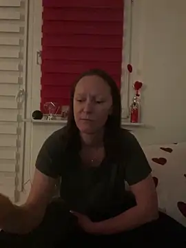 Snapshot of LindaLee90 chatting on 06/08/26, 10:43 LindaLee90 online show from 06/08/26, 10:43