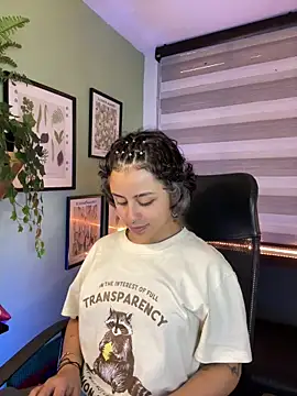 Lusiana   online show from 05/28/26, 12:35