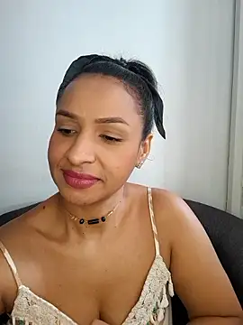 Snapshot of mell0102 chatting on 05/11/26, 02:45 mell0102 online show from 05/11/26, 02:45