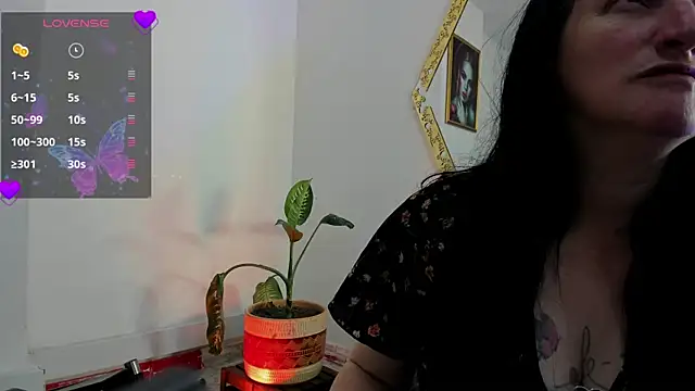 Snapshot of CloeMature chatting on 05/12/26, 02:19 CloeMature online show from 05/12/26, 02:19