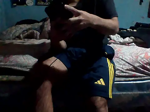 Snapshot of Martin106 chatting on 06/09/26, 01:39 Martin106 online show from 06/09/26, 01:39