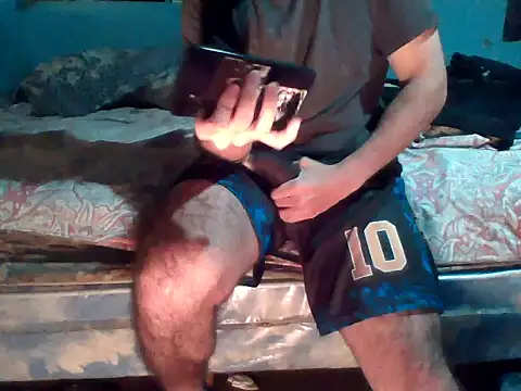 Snapshot of Martin106 chatting on 06/12/26, 01:15 Martin106 online show from 06/12/26, 01:15
