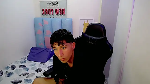 Snapshot of liam_play chatting on 05/08/26, 02:50 liam play online show from 05/08/26, 02:50