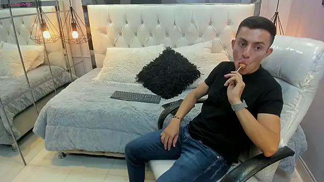 oliver chaze  online show from 05/08/26, 10:15