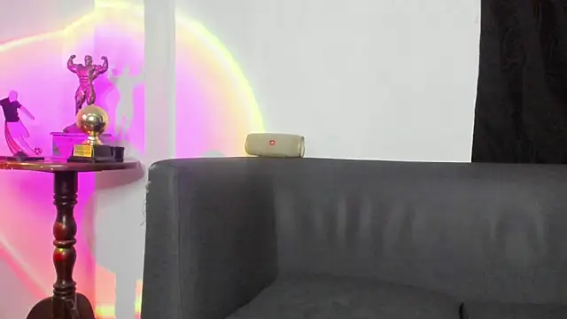 Snapshot of AlexRoyce_ chatting on 05/12/26, 10:34 AlexRoyce online show from 05/12/26, 10:34