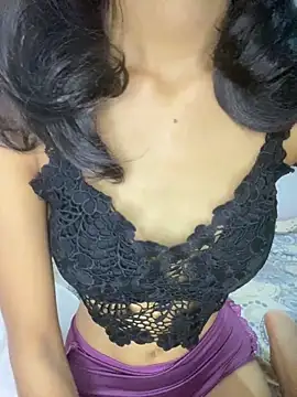 Snapshot of Honey_be_ chatting on 06/18/26, 07:19 Honey be online show from 06/18/26, 07:19