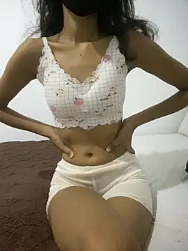 Snapshot of Honey_be_ chatting on 07/28/26, 04:50 Honey be online show from 07/28/26, 04:50