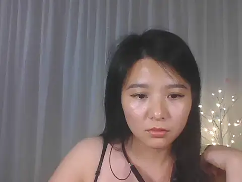 Snapshot of Youyou-uu chatting on 05/08/26, 10:20 Youyou-uu online show from 05/08/26, 10:20