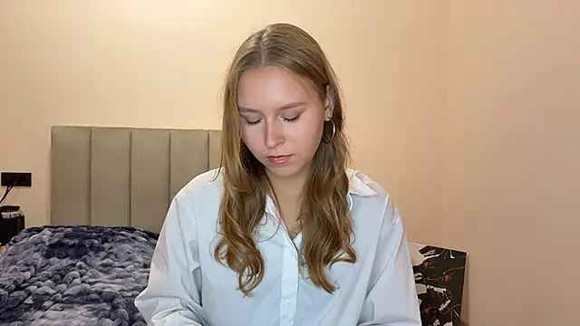 Snapshot of AlisaDreamy chatting on 05/11/26, 02:12 AlisaDreamy online show from 05/11/26, 02:12