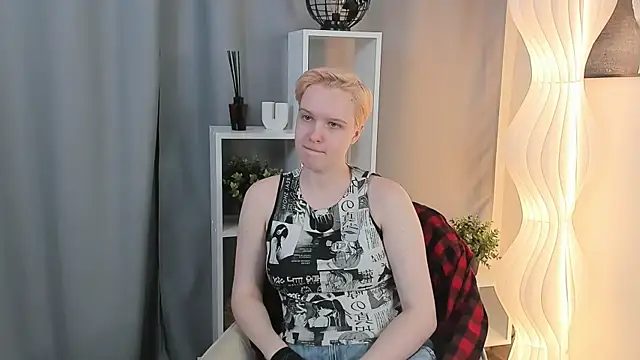 Snapshot of LeidaZinck chatting on 05/11/26, 02:45 LeidaZinck online show from 05/11/26, 02:45
