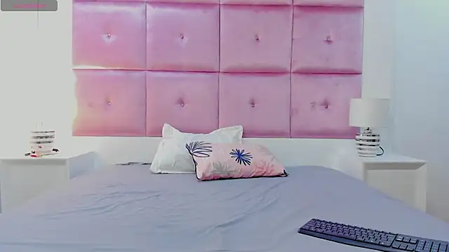 Snapshot of nia_macci chatting on 05/08/26, 01:16 nia macci online show from 05/08/26, 01:16