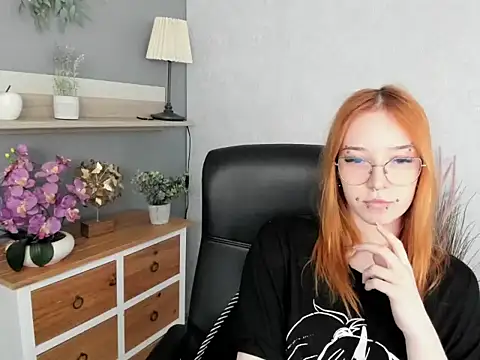 Snapshot of foxSonya chatting on 05/13/26, 01:19 foxSonya online show from 05/13/26, 01:19
