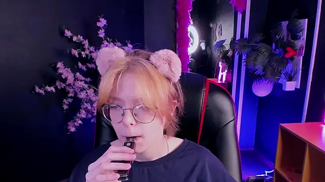 Snapshot of FoxxyyPolly chatting on 05/24/26, 05:34 FoxxyyPolly online show from 05/24/26, 05:34