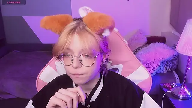 Snapshot of FoxxyyPolly chatting on 05/29/26, 05:27 FoxxyyPolly online show from 05/29/26, 05:27