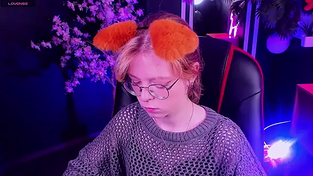 Snapshot of FoxxyyPolly chatting on 06/01/26, 05:31 FoxxyyPolly online show from 06/01/26, 05:31