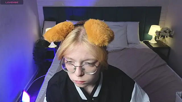 Snapshot of FoxxyyPolly chatting on 06/05/26, 05:14 FoxxyyPolly online show from 06/05/26, 05:14