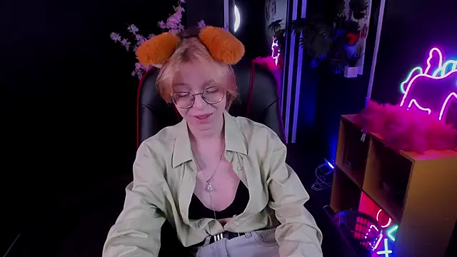 FoxxyyPolly online show from 06/17/26, 05:32