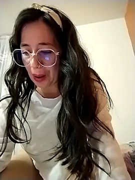 Snapshot of Annie_loveer chatting on 06/13/26, 03:15 Annie loveer online show from 06/13/26, 03:15