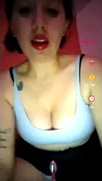 Snapshot of Annie_loveer chatting on 07/06/26, 03:58 Annie loveer online show from 07/06/26, 03:58