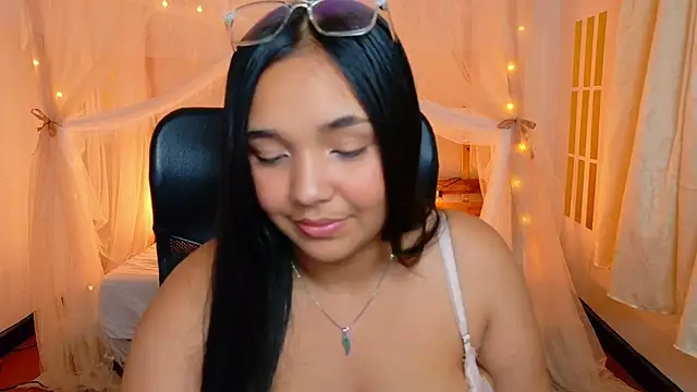 Snapshot of leoneriss chatting on 05/09/26, 02:50 leoneriss online show from 05/09/26, 02:50