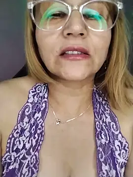 Snapshot of vitaminafranccesca chatting on 06/05/26, 02:29 vitaminafranccesca online show from 06/05/26, 02:29
