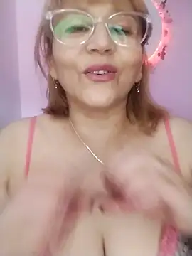 Snapshot of vitaminafranccesca chatting on 06/06/26, 04:23 vitaminafranccesca online show from 06/06/26, 04:23