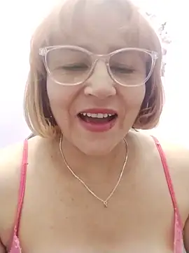 Snapshot of vitaminafranccesca chatting on 06/10/26, 04:56 vitaminafranccesca online show from 06/10/26, 04:56