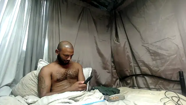 Snapshot of Camodick chatting on 03/10/26, 06:18 Camodick online show from 03/10/26, 06:18