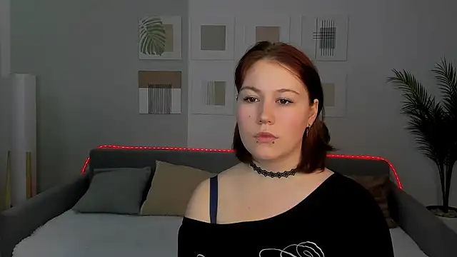 MiaLacrice online show from 05/18/26, 04:18
