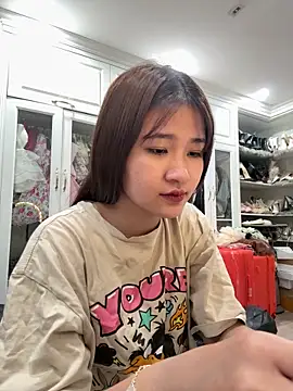 Snapshot of lynh_baby chatting on 05/16/26, 11:53 lynh baby online show from 05/16/26, 11:53