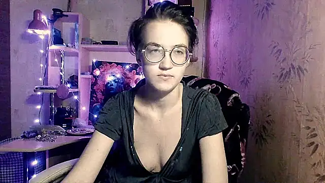 Snapshot of Alessa_Kiss chatting on 05/14/26, 06:04 Alessa Kiss online show from 05/14/26, 06:04
