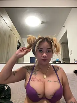 Snapshot of queenmia__ph chatting on 07/09/26, 04:55 queenmia ph online show from 07/09/26, 04:55