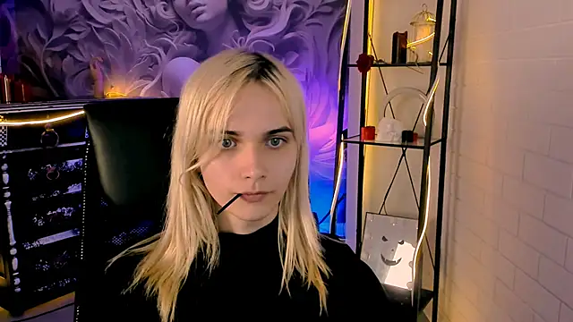 Snapshot of DanaWint chatting on 05/28/26, 01:08 DanaWint online show from 05/28/26, 01:08