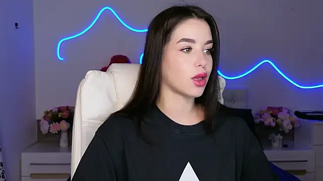 MaddiePerez online show from 06/12/26, 03:11