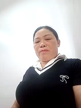 Snapshot of -Lytina- chatting on 05/11/26, 10:51 -Lytina- online show from 05/11/26, 10:51