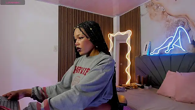 CRISTALBROKE TAY online show from 06/04/26, 07:20